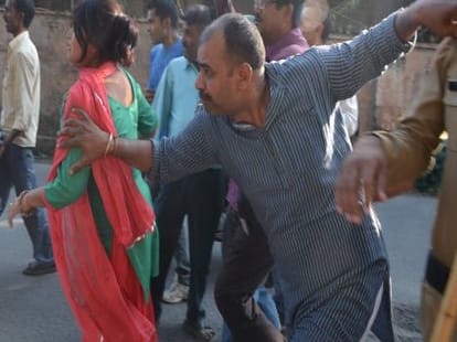 two school student died in road accident in dehradun.