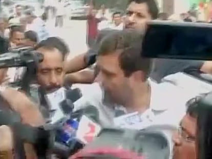 Rahul trashes journalists on saying photo opp in sunped village