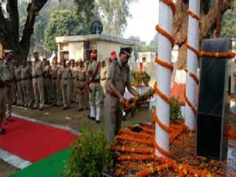 Head Constable 's wife honored