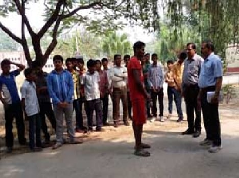 Students go to the assistant commissioner truth