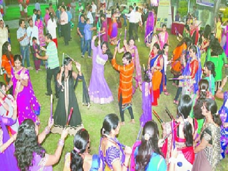 Dandiya Dhamaal raised by couples