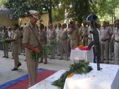 The tribute to the martyred policemen