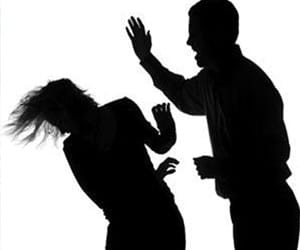 Why the young man started beating his girlfriend on the street?