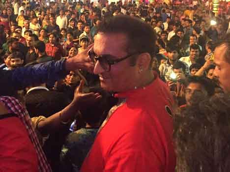 molestation case registerd on singer abhijeet