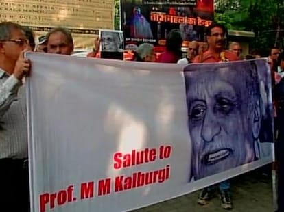 Writers hold silent protest against MM Kalburgi's murder,growing intolerance,ahead of Akademi's emer