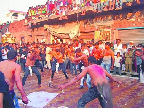 Penitential procession pulled by Shiite Sogwaron
