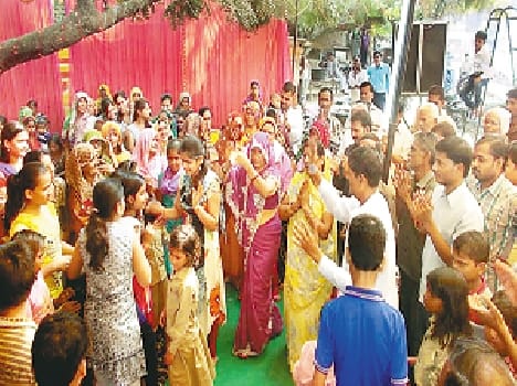 Color - Gulal blown out maiya .Procession