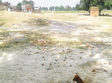 Lock in the homes of villagers fled in panic