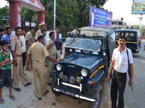 police jeep accident, two injured