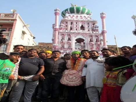  Tajia buried with doleful tunes