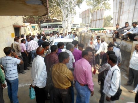 The one-hour blockade roadways personnel