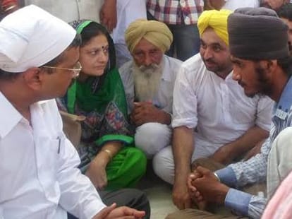 arvind kejriwal punjab visit, met with faridkot voilence victims