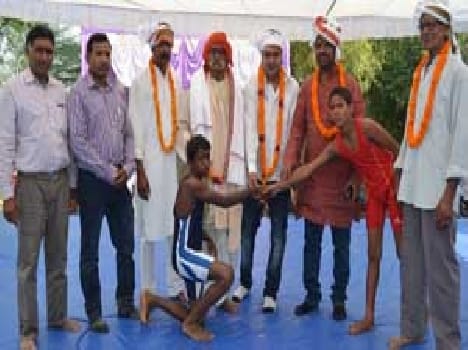 Fifty pairs of wrestlers emphasis trial