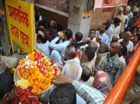 line in devotees for maa
