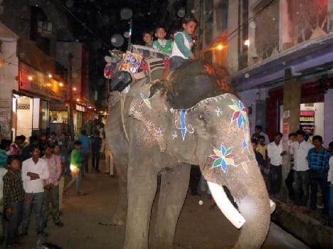 Extracted throne procession