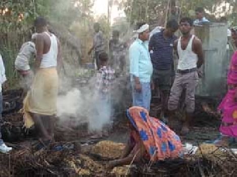 A fire burns half a million clothes in shop