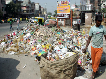 dirty Delhi: MCD truck driver also gone on strike