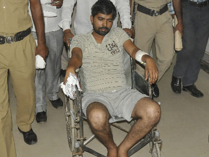 Jitendra's wife do not know that her children are dead.