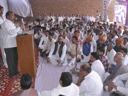 Mahapanchayat in defense of the accused.