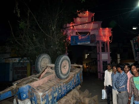 trally loaded with tamato met with an accident  