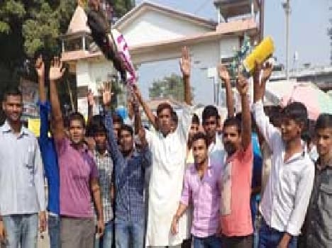 Against inflation burnt effigies of PM