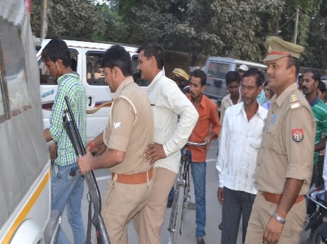 Chain running after robbing a The robber grabbed the second escapee