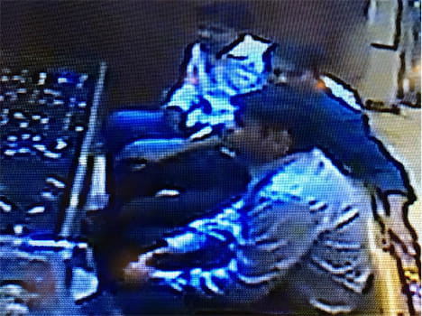 cctv capture image of thief who came for shopping