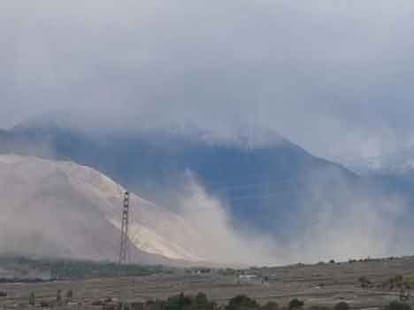 threat to earthquake in himalayan range in winter.