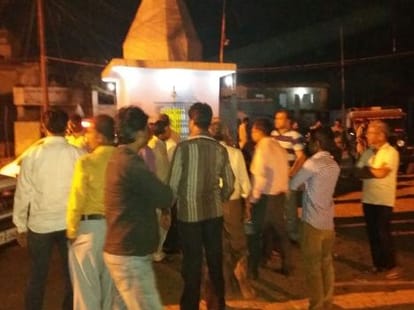 ruckus in kanpur for nonveg and alchohal in temple