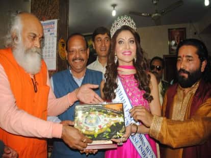 miss universe contestent urvashi rautela say no to amir khan.