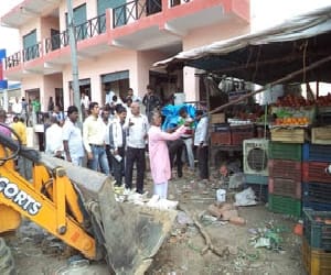 Police cleans up encoachment at Una city