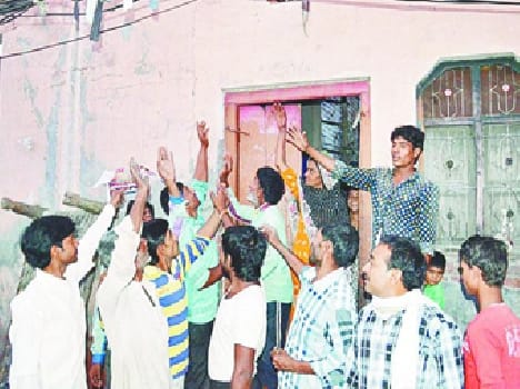 People afraid of the earthquake