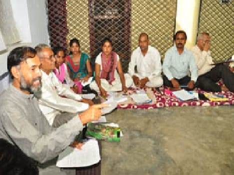 today yogendra yadav will meet to cm
