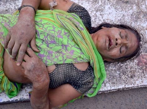 Car woman during learning He lost control , one wounded