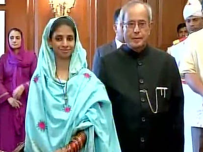 they wait for geeta in tajmahal, but her visit was Averted