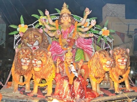 Valmiki was taken in procession adorned tableau in Badaun...