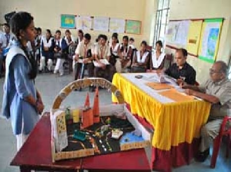 Child scientist shows their talent 