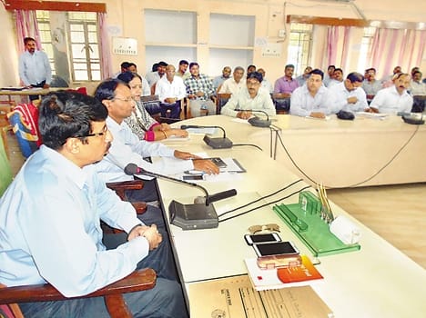 Talk directly engaged in election - observer disturbances