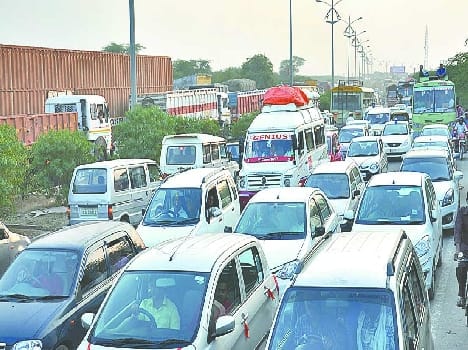 agra-kanpur haighway jam 6 hours