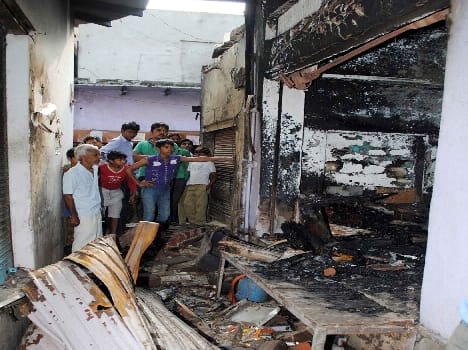 three shopes cought fire after sylender blast