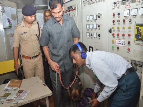 haux call for bomb plantaion in august kranti train