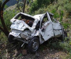 accident in uttarakhand, all passengers safe.
