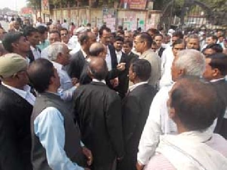 Civil lawyers put the jam in front of the gate