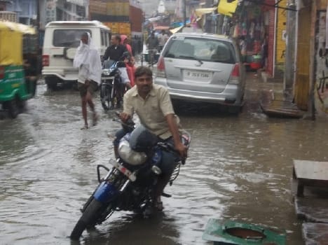  Jmajm rain, hail also fell