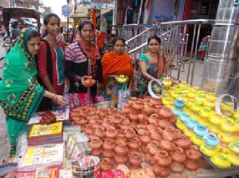 Marital Today women shopping