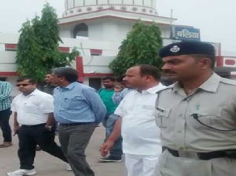 Yatri Niwas see dirt DRM angry