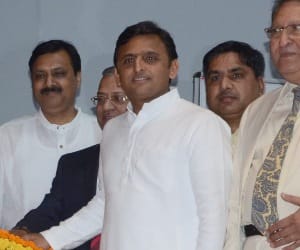 Akhilesh Yadav comments over politics of greatmen.