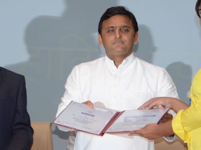 Akhilesh Yadav comments over politics of greatmen.