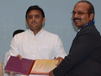 Akhilesh Yadav comments over politics of greatmen.