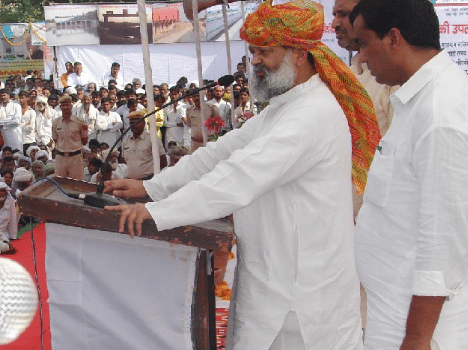 Anil viz told third class to Hudda.